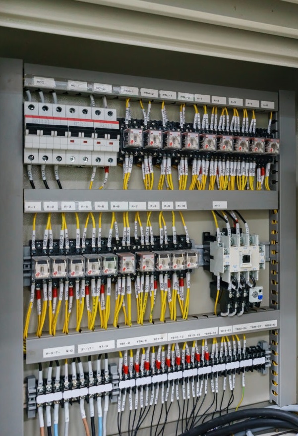 طراحی و اجرای تابلوهای برق